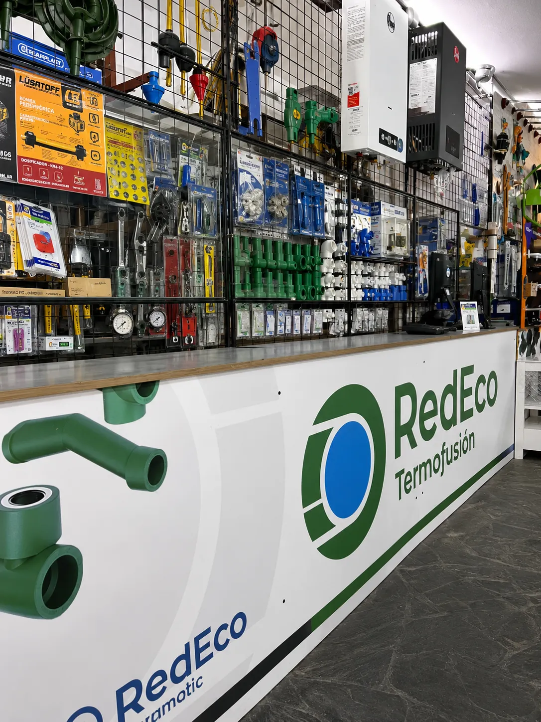 Mostrador RedEco Termofusión y exhibición de accesorios